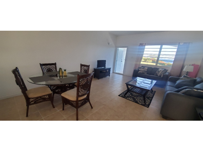 Walking distance - needs roommate for Sept
